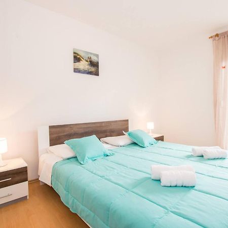 Family House With 2 Apartments - Irma Medulin Kültér fotó