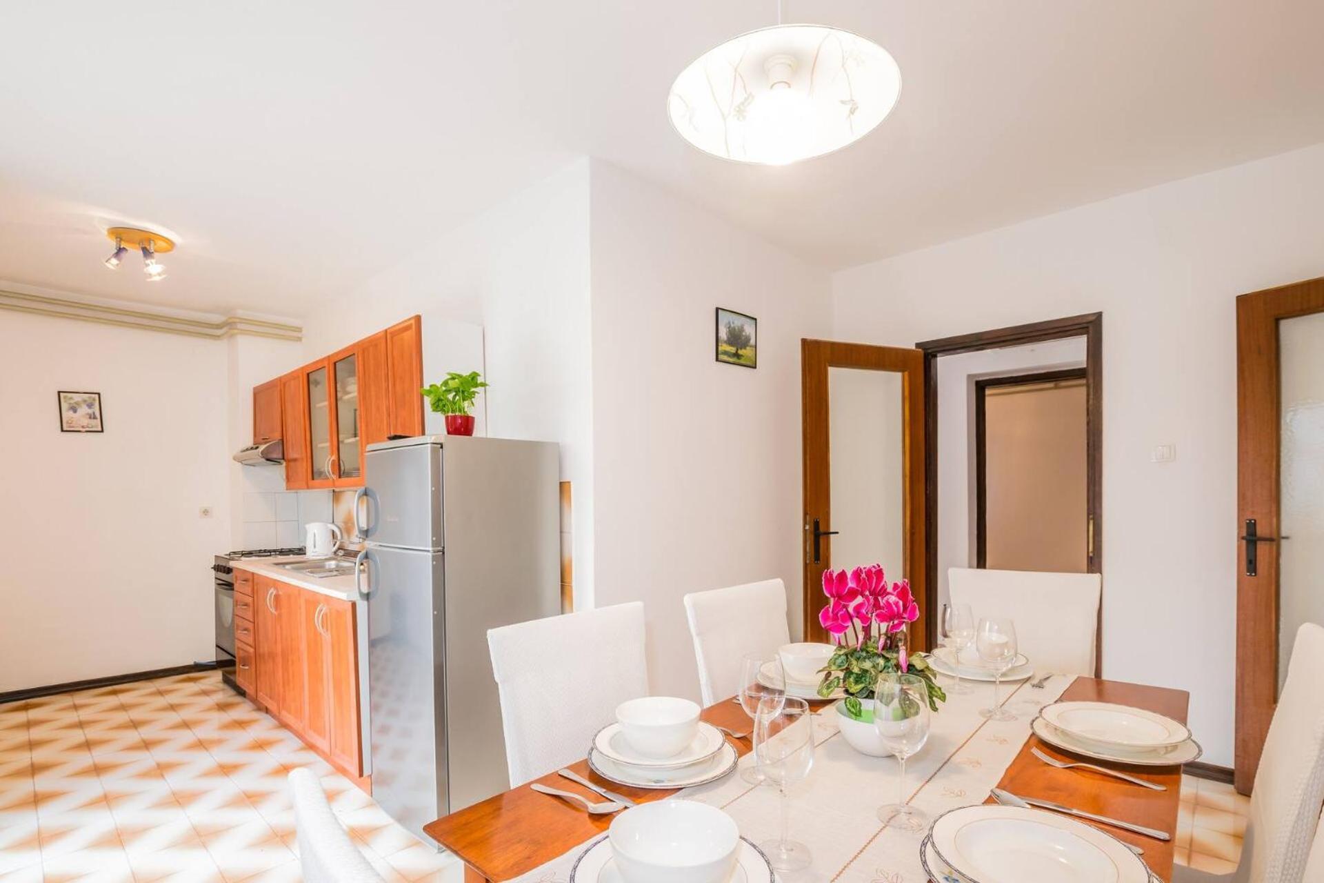 Family House With 2 Apartments - Irma Medulin Kültér fotó